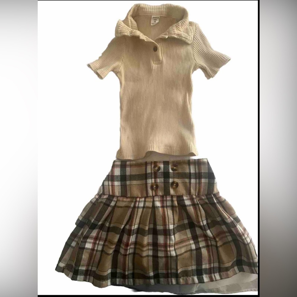 Kids‎ girl size 5Y tan/black plaid pleated skirt with matching ribbed shirt.